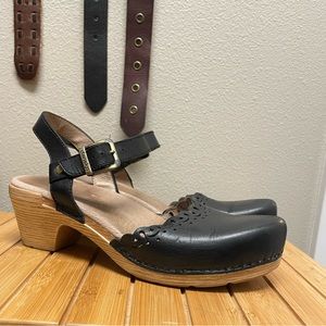 Dansko sz39 MaryJane discontinued lacey style heel